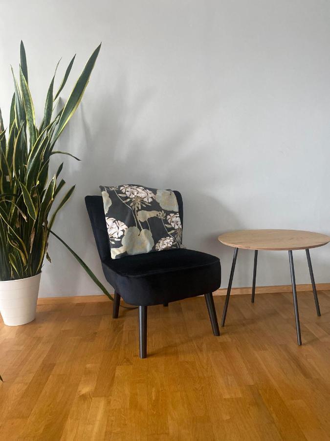 Wohnung Im Gruenen Am Stadtrand, 50 M2, Eigener Garten Mit Terrasse, Eigener Eingang, Kostenloses Parken Salzburg Ngoại thất bức ảnh